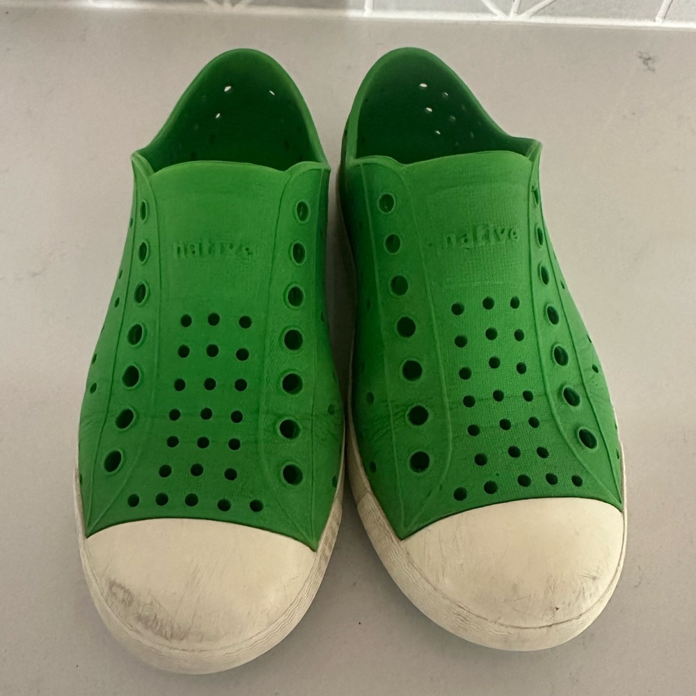 Native Jefferson Kids Green Slip-On Shoes Size 12